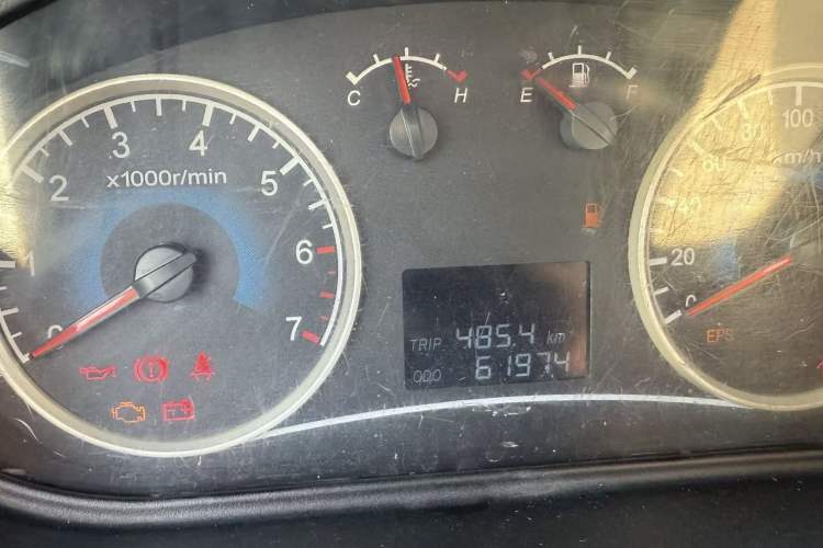 Used Dongfeng Fengon 2013 1.5L Manual Deluxe Model DK15 Odometer Close Up