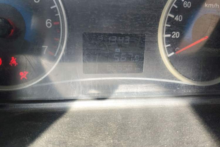 Used Dongfeng Fengon 2013 1.5L Manual Comfort Version DK15 Odometer Close Up
