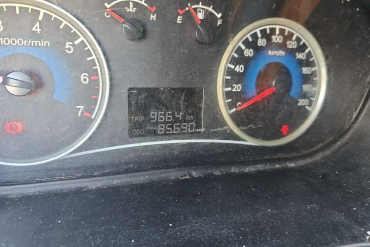 Used Dongfeng Fengon 2013 1.5L Manual Deluxe Model DK15 Odometer Close Up