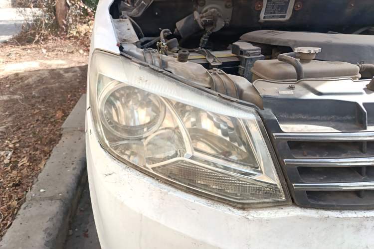 Used Dongfeng Fengon 2013 1.5L Manual Deluxe Model DK15 Right Front Headlight