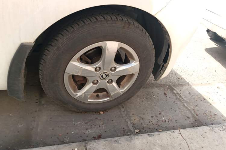 Used Dongfeng Fengon 2013 1.5L Manual Deluxe Model DK15 Right Front Wheel Hub