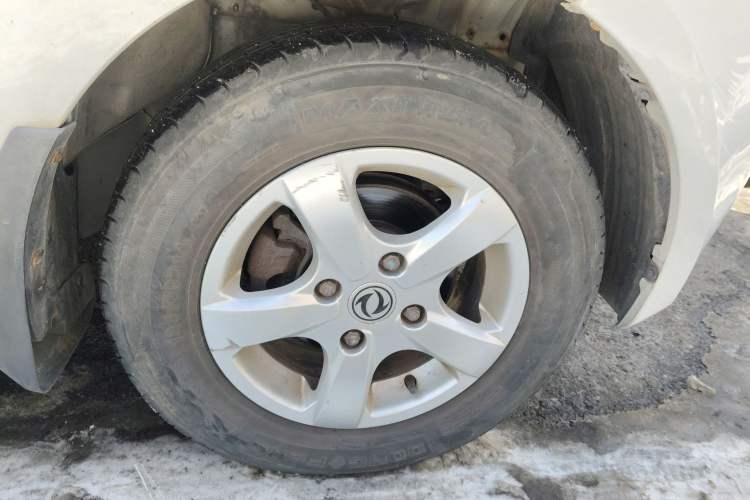 Used Dongfeng Fengon 2013 1.5L Manual Comfort Version DK15 Right Front Wheel Hub