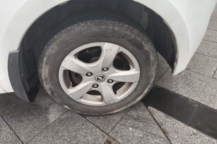 Used Dongfeng Fengon 2013 1.5L Manual Deluxe Model DK15 Right Front Wheel Hub