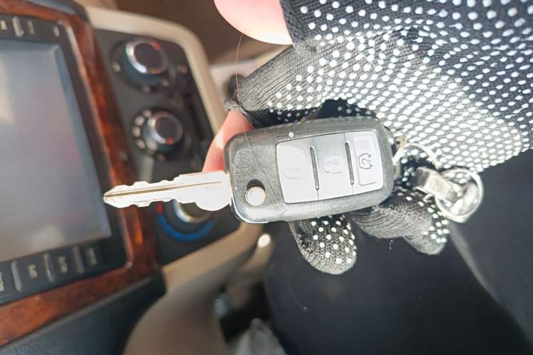 Used Dongfeng Fengon 2013 1.5L Manual Deluxe Model DK15 Vehicle Key