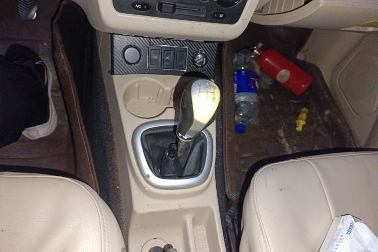 Used Dongfeng Fengon 2013 1.3L Manual Deluxe Edition DK13-08 Gear Lever