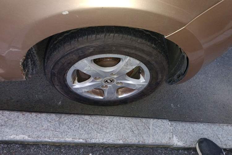 Used Dongfeng Fengon 2013 1.3L Manual Deluxe Edition DK13-08 Right Front Wheel Hub