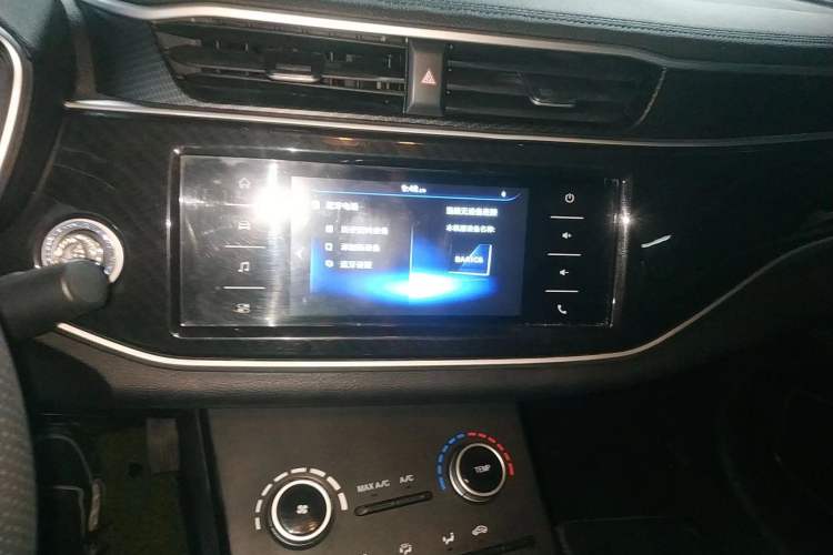 Used Dongfeng Fengon ix5 2019 220TGDI CVT Zhiya Trim China VI Standard Audio And AC Panel