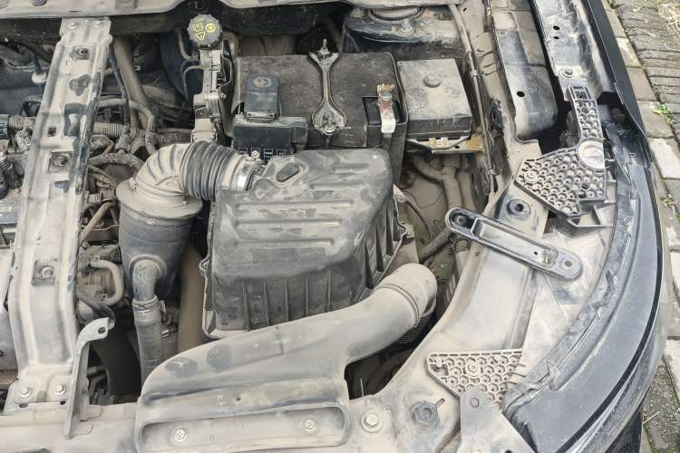 Used Dongfeng Fengon ix5 2019 220T CVT Zhiyue Trim China VI Standard Engine Bay Left