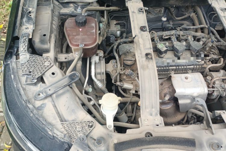 Used Dongfeng Fengon ix5 2019 220T CVT Zhiyue Trim China VI Standard Engine Bay Right