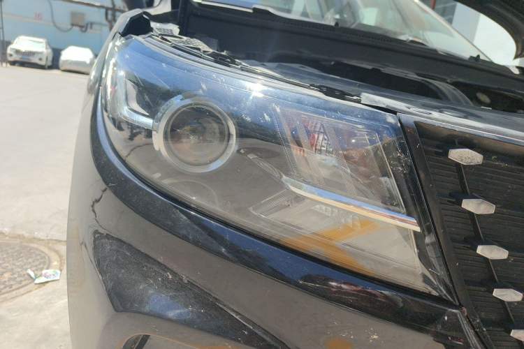 Used Dongfeng Fengon ix5 2019 220T CVT ZhiShang Trim China V Standard Right Front Headlight