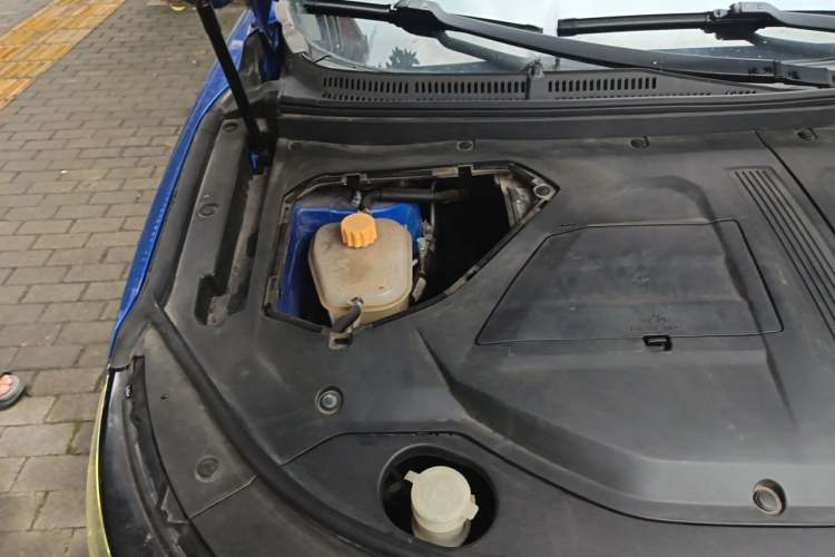 Used Dongfeng Fengon ix5 2019 220T CVT Zhiyue Trim China VI Standard Engine Bay Right