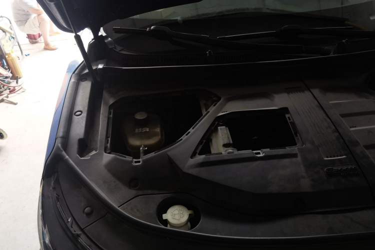 Used Dongfeng Fengon ix5 2019 220T CVT Zhiyue Trim China VI Standard Engine Bay Right
