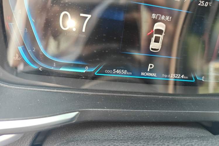 Used Dongfeng Fengon ix5 2019 280TGDI CVT ZhiZun Trim China V Emission Standard Odometer Close Up