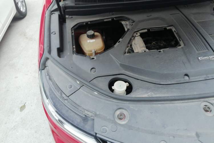 Used Dongfeng Fengon ix5 2019 220T CVT ZhiShang Trim China V Standard Engine Bay Right