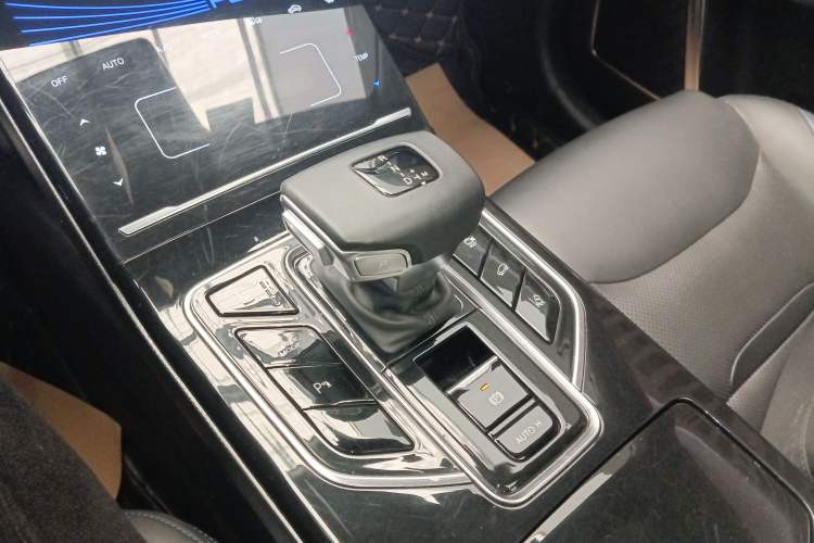 Used Dongfeng Fengon ix5 2019 280TGDI CVT ZhiZun Trim China V Emission Standard Gear Lever