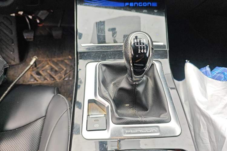 Used Dongfeng Fengon ix5 2019 220T Manual Smart Version China V Standard Gear Lever