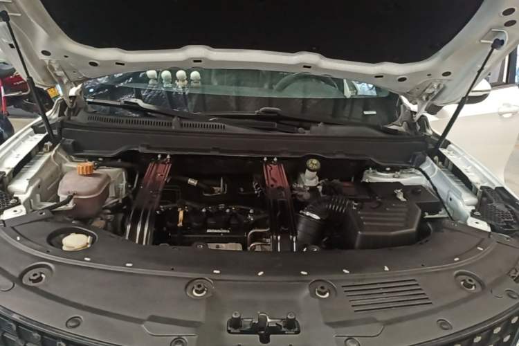 Used Dongfeng Fengon ix5 2019 220T CVT ZhiShang Trim China V Standard Engine Bay