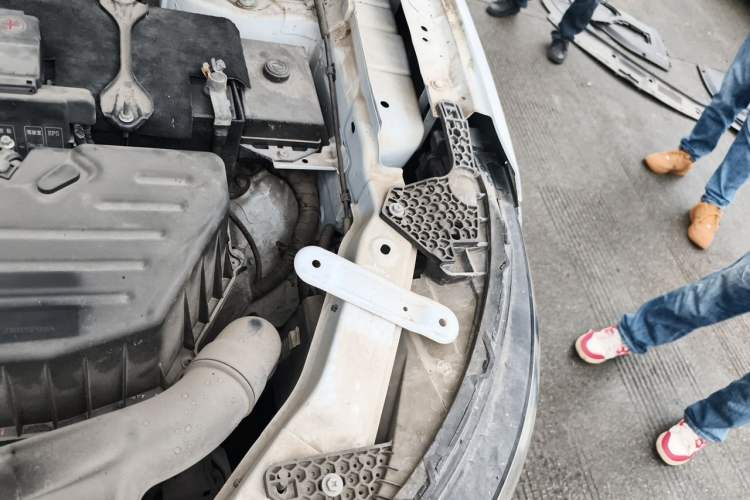 Used Dongfeng Fengon ix5 2019 220T CVT Zhiyue Trim China V Emission Standard Engine Bay Left