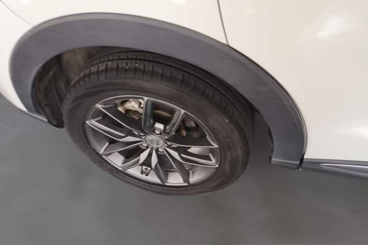 Used Dongfeng Fengon ix5 2019 220TGDI CVT Zhiya Trim China VI Standard Exterior 5