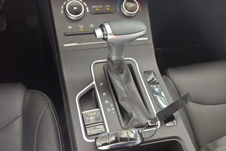 Used Dongfeng Fengon ix5 2019 220TGDI CVT Zhiya Trim China VI Standard Gear Lever