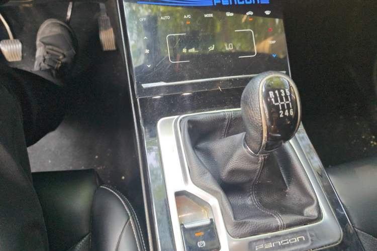 Used Dongfeng Fengon ix5 2019 220T Manual Smart Version China V Standard Gear Lever