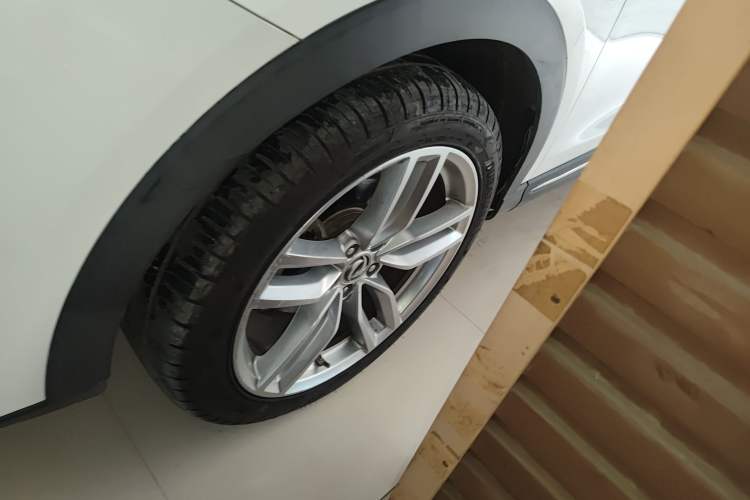 Used Dongfeng Fengon ix5 2019 220T Manual Smart Version China VI Standard Left Front Wheel Hub