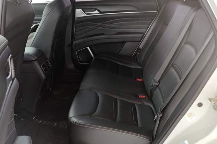 Used Dongfeng Fengon ix5 2019 220TGDI CVT Zhiya Trim China VI Standard Left Rear Seat