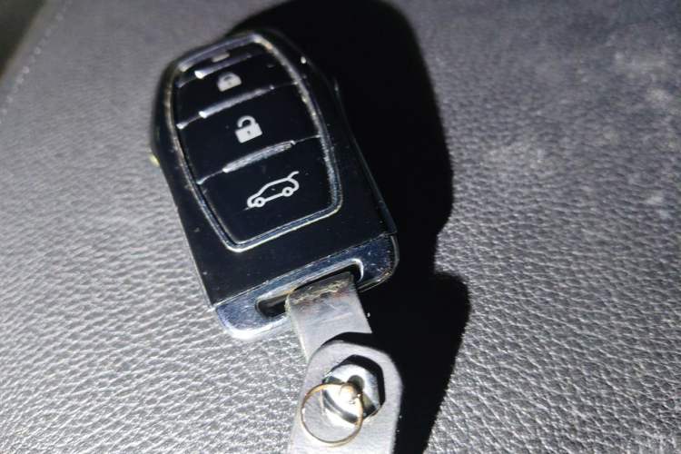 Used Dongfeng Fengon ix5 2019 220T CVT Zhiyue Trim China V Emission Standard Vehicle Key