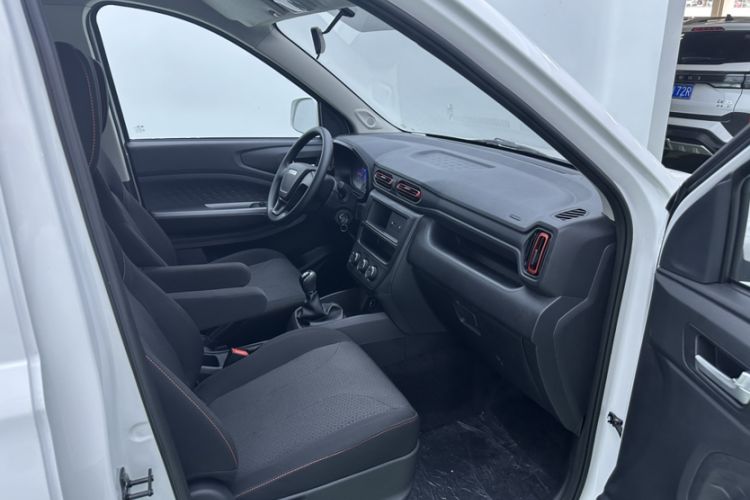 Used Dongfeng Fengon ix5 2021 1.5T Manual Urban Dynamic Edition Interior 3