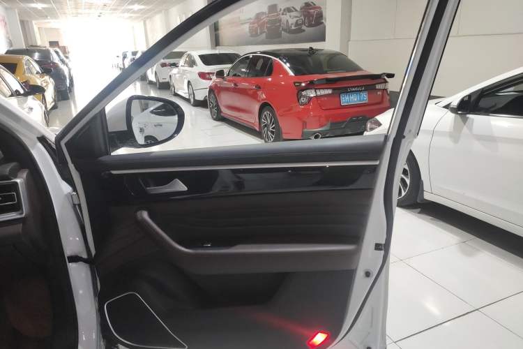 Used Dongfeng Fengon ix7 2020 2.0 TGDI Automatic All-Wheel-Drive Pioneer Edition Right Front Door Interior