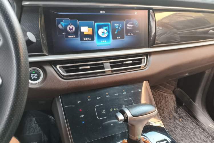 Used Dongfeng Fengon ix7 2020 2.0 TGDI Automatic All-Wheel-Drive ZhenTu Edition Audio And AC Panel