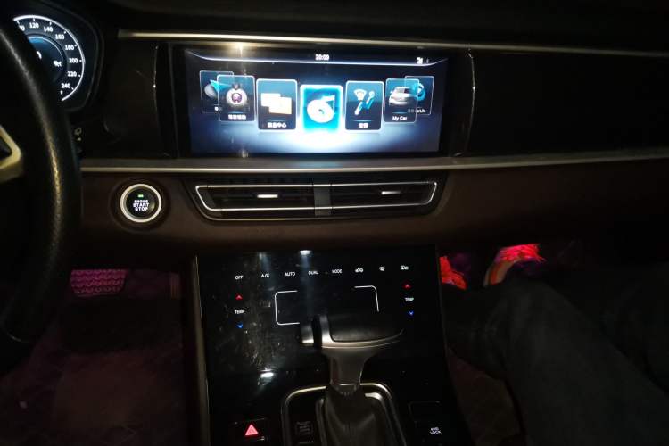 Used Dongfeng Fengon ix7 2020 2.0 TGDI Automatic All-Wheel-Drive ZhenTu Edition Audio And AC Panel