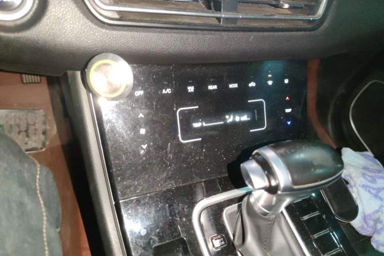 Used Dongfeng Fengon ix7 2020 2.0 TGDI Automatic Two-Wheel Drive Urban Luxury Edition Audio And AC Panel