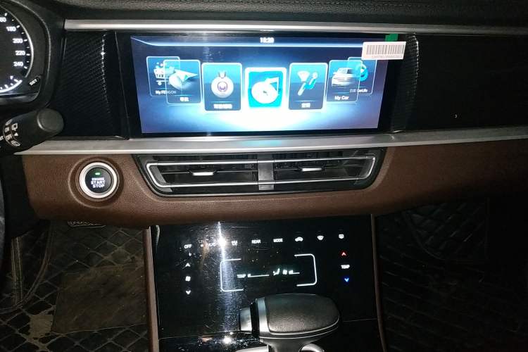 Used Dongfeng Fengon ix7 2020 2.0 TGDI Automatic All-Wheel-Drive Pioneer Edition Audio And AC Panel