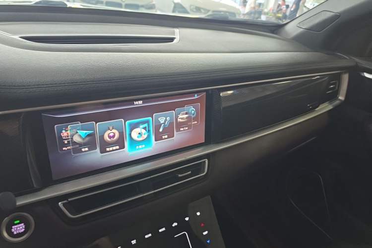 Used Dongfeng Fengon ix7 2020 2.0 TGDI Automatic All-Wheel-Drive Pioneer Edition Audio And AC Panel