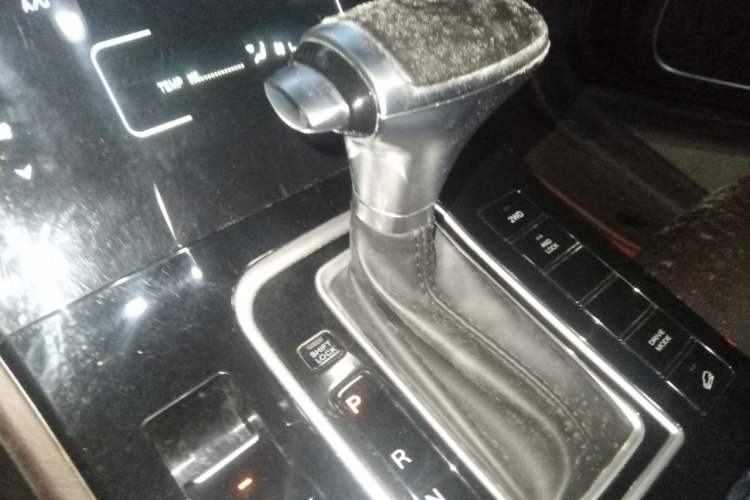 Used Dongfeng Fengon ix7 2020 2.0 TGDI Automatic All-Wheel-Drive Pioneer Edition Gear Lever