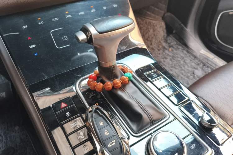 Used Dongfeng Fengon ix7 2020 2.0 TGDI Automatic All-Wheel-Drive ZhenTu Edition Gear Lever