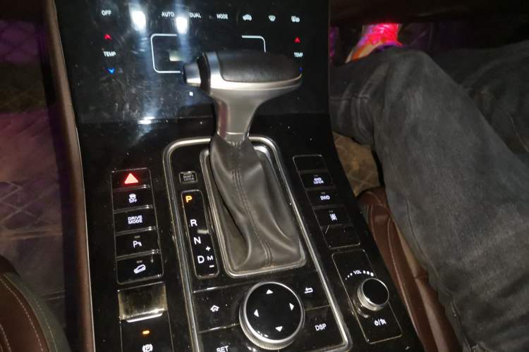 Used Dongfeng Fengon ix7 2020 2.0 TGDI Automatic All-Wheel-Drive ZhenTu Edition Gear Lever