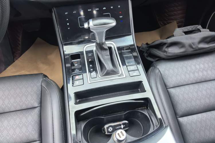 Used Dongfeng Fengon ix7 2020 2.0 TGDI Automatic Two-Wheel Drive Urban Luxury Edition Gear Lever
