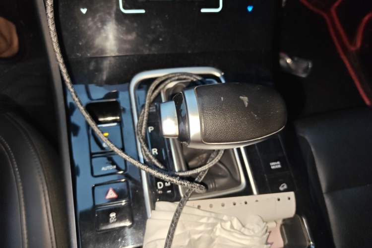 Used Dongfeng Fengon ix7 2020 2.0 TGDI Automatic Two-Wheel Drive Urban Luxury Edition Gear Lever