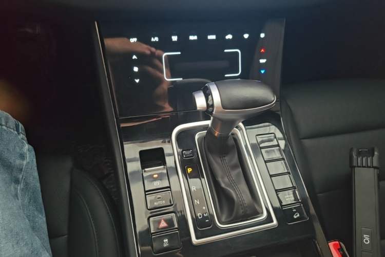 Used Dongfeng Fengon ix7 2020 2.0 TGDI Automatic Two-Wheel Drive Urban Luxury Edition Gear Lever