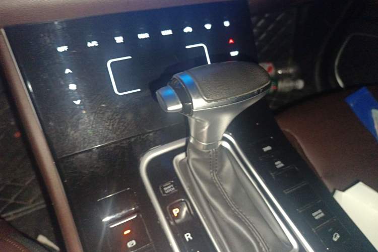 Used Dongfeng Fengon ix7 2020 2.0 TGDI Automatic All-Wheel-Drive Pioneer Edition Gear Lever