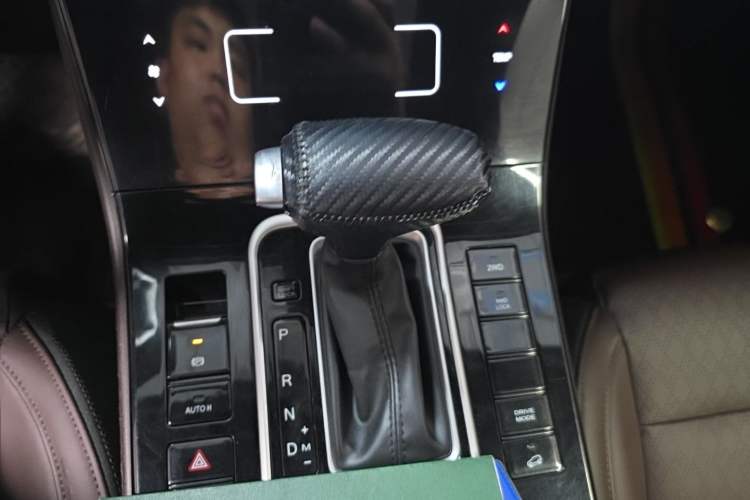 Used Dongfeng Fengon ix7 2020 2.0 TGDI Automatic All-Wheel-Drive Pioneer Edition Gear Lever