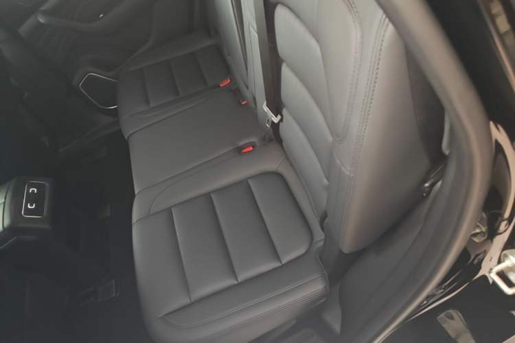 Used Dongfeng Fengon ix7 2020 2.0 TGDI Automatic Two-Wheel Drive Urban Luxury Edition Left Rear Seat