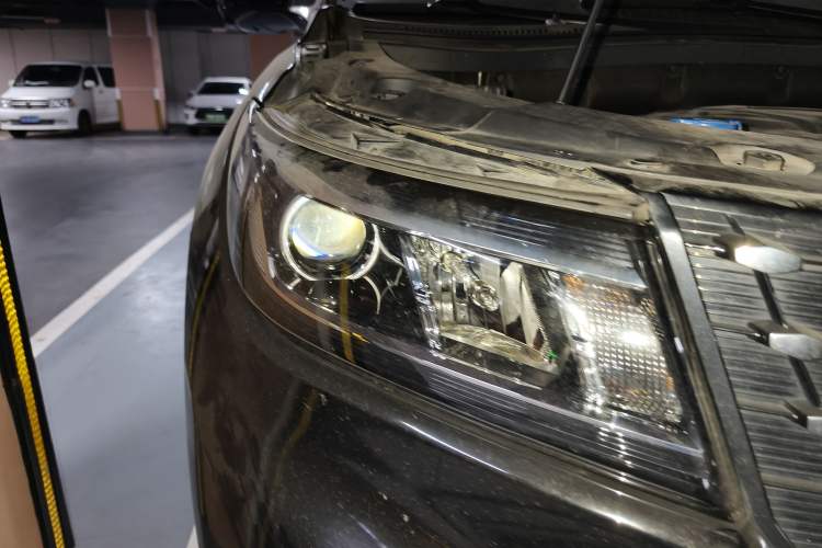 Used Dongfeng Fengon ix7 2020 2.0 TGDI Automatic All-Wheel-Drive Pioneer Edition Right Front Headlight