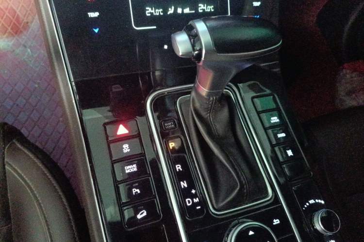 Used Dongfeng Fengon ix7 2020 2.0 TGDI Automatic All-Wheel-Drive ZhenTu Edition Gear Lever