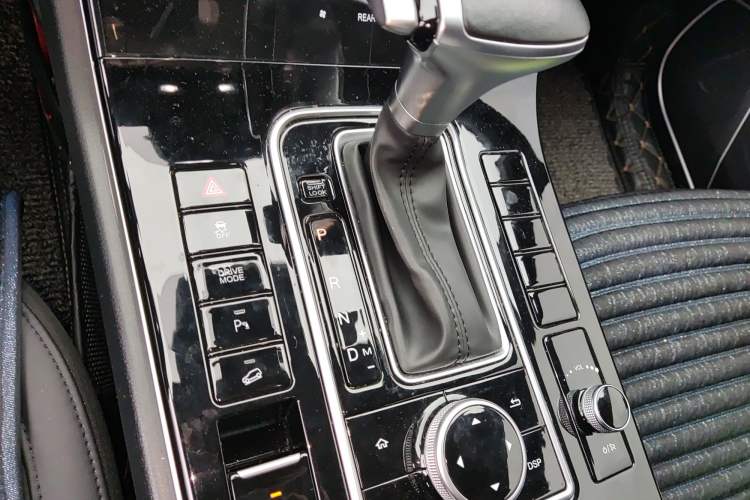 Used Dongfeng Fengon ix7 2020 2.0 TGDI Automatic Two-Wheel Drive Urban Luxury Edition Gear Lever