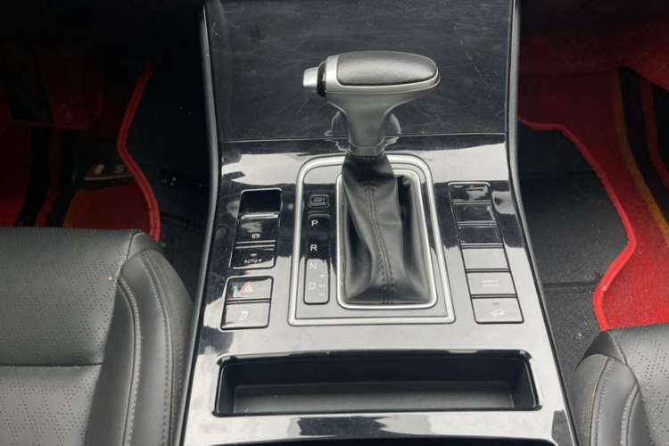 Used Dongfeng Fengon ix7 2020 2.0 TGDI Automatic Two-Wheel Drive Urban Luxury Edition Interior 3