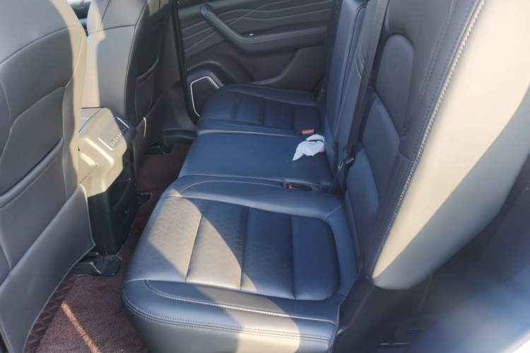 Used Dongfeng Fengon ix7 2020 2.0 TGDI Automatic Two-Wheel Drive Urban Luxury Edition Interior 4