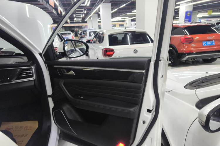 Used Dongfeng Fengon ix7 2020 2.0 TGDI Automatic Two-Wheel Drive Urban Luxury Edition Interior 5